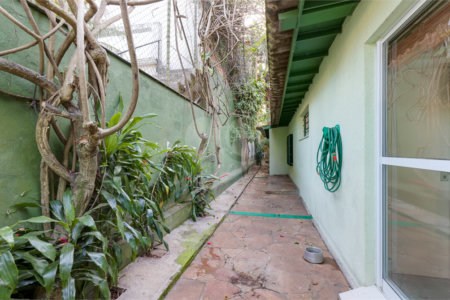 Casa Térrea à venda com 5 quartos, sendo 2 suítes, em Alto da Boa Vista, São Paulo, SP