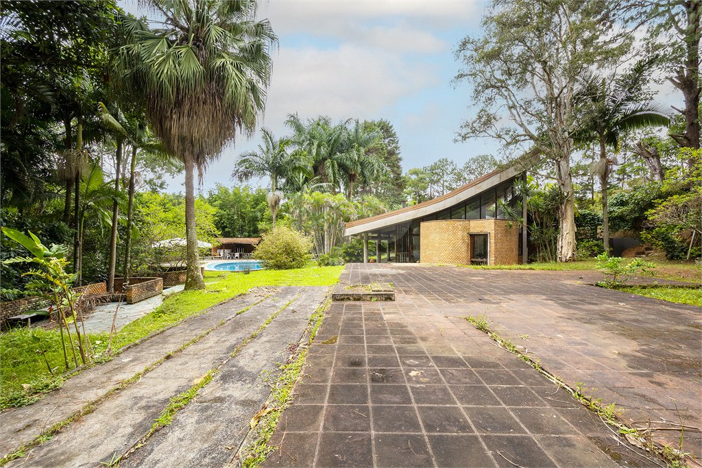 Casa à venda com 3 suítes no condomínio Chácara Flora, São Paulo - SP