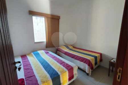 Casa à venda com 7 quartos, sendo 4 suítes, no condomínio Riviera de Santa Cristina XIII, Paranapanema - SP