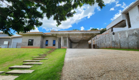 Casa à venda com 3 suítes no condomínio Residencial Jardim Primavera, Louveira - SP