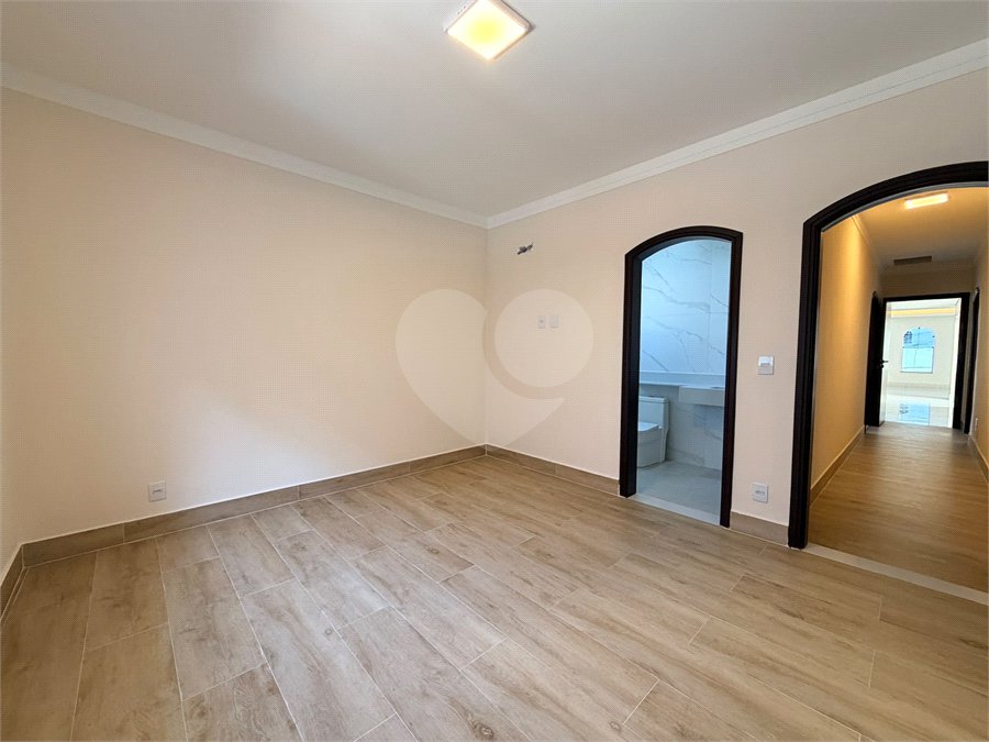 Casa à venda com 5 quartos, sendo 4 suítes, em Vila Rosália, Guarulhos, SP