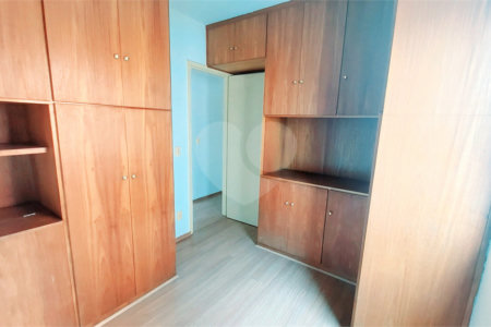 Apartamento à venda com 3 quartos, sendo 1 suíte, em Vila Olímpia, São Paulo, SP