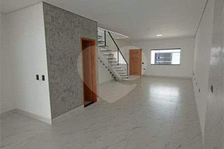 Casa com 155m² , 3 dormitórios , sendo 1 suíte , 4 vagas , à venda no Parque das Nações em Santo André.