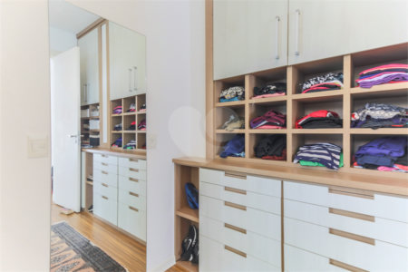 Casa à venda com 5 suítes no condomínio Chácara Flora, São Paulo - SP