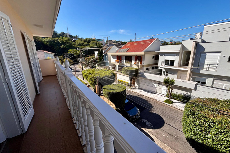 Sobrado à venda com 4 quartos, sendo 2 suítes, em Jardim Franca, São Paulo, SP