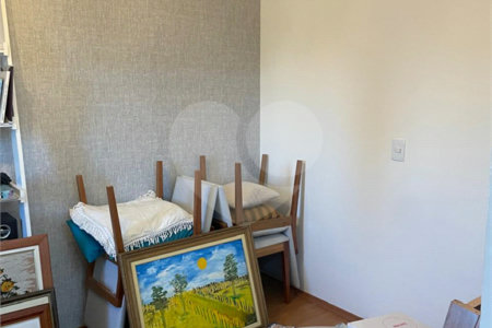Casa à venda com 3 quartos, sendo 1 suíte, no condomínio Serranos, São Paulo - SP