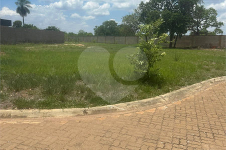 Terreno à venda no condomínio Village do Lago, Três Lagoas - MS