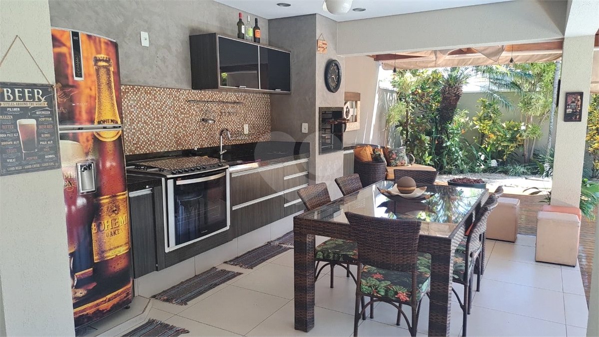 Casa à venda com 4 quartos, sendo 3 suítes,  no condomínio Res. Luzern, Campinas - SP