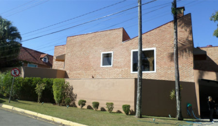 Sobrado à venda com 4 suítes em Recanto Impla, Carapicuíba, SP