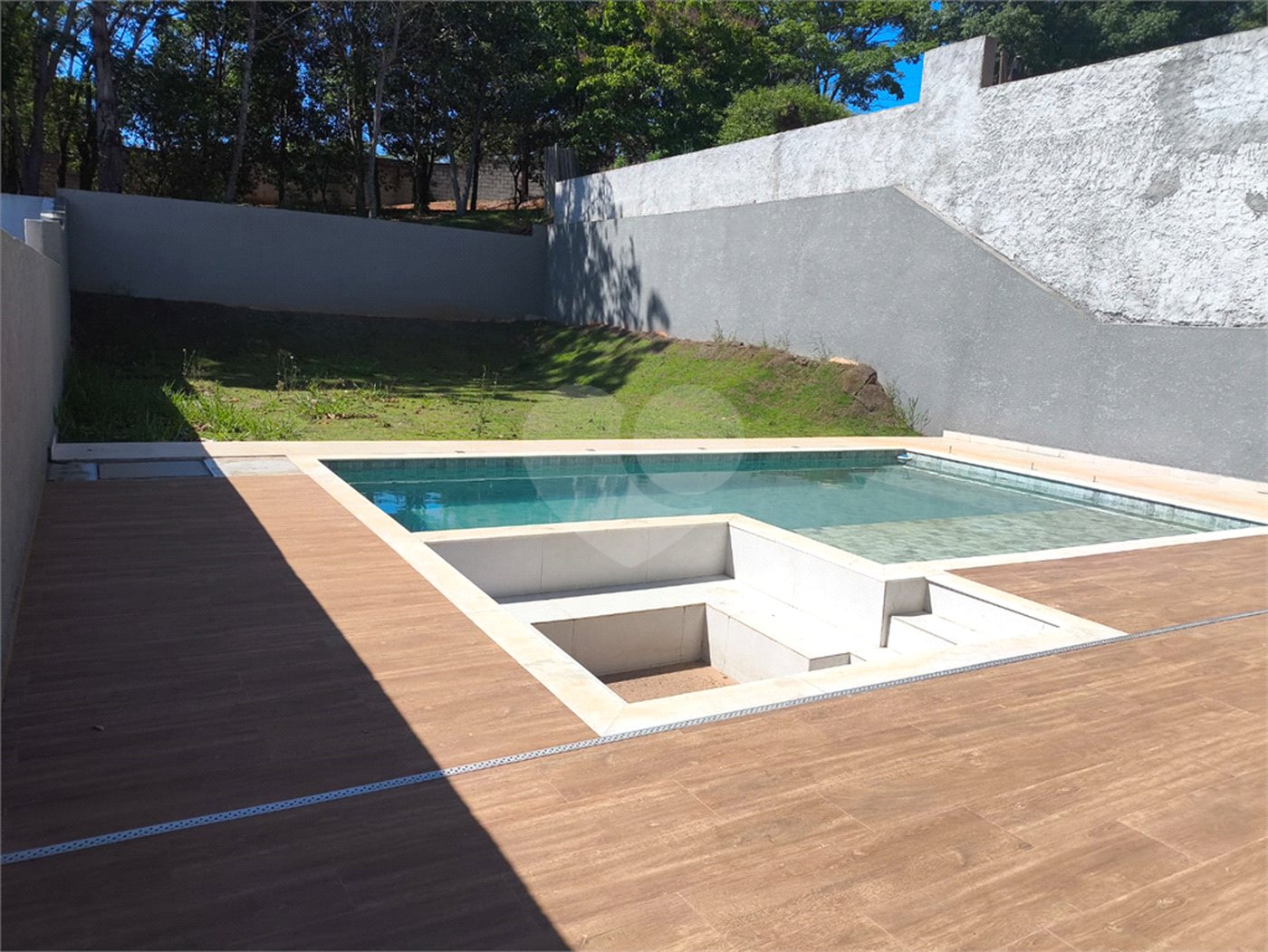 Sobrado à venda com 5 quartos, sendo 3 suítes, em Condomínio Residencial Reserva Ecológica Atibaia, Atibaia, SP