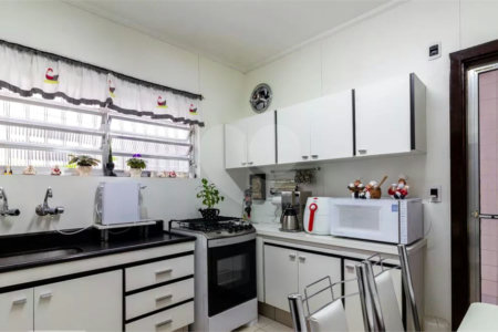 Casa à venda com 3 quartos, sendo 1 suíte, em Vila Olímpia, São Paulo, SP