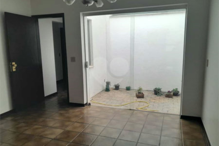 Linda casa para venda / Locação em bairro nobre