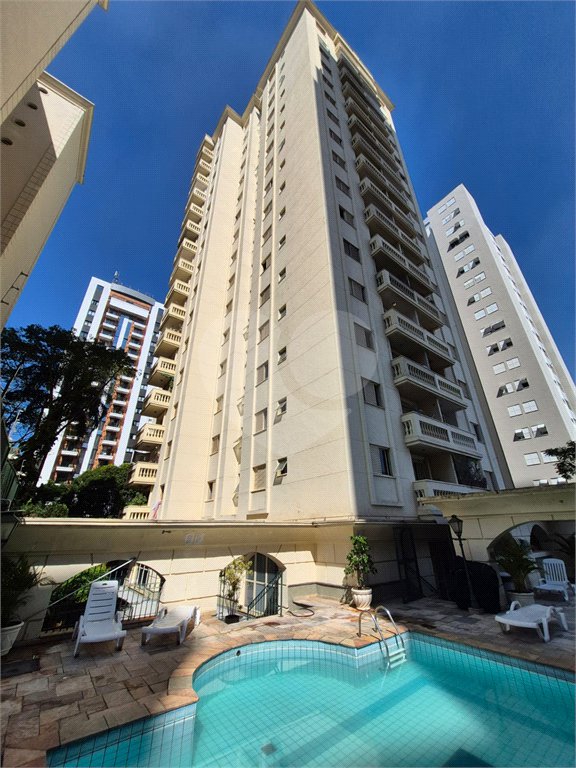 Apartamento para venda em Moema com 2 quartos, sendo 1 suíte, 1 vaga, 62 m²