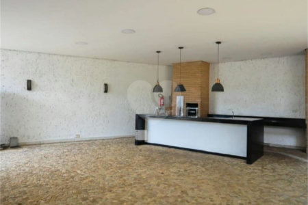 Casa à venda com 4 quartos, sendo 2 suítes, no condomínio Vila das Flores, São Paulo - SP