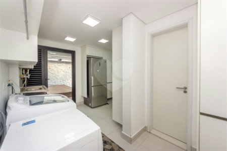 Casa à venda com 3 suítes no condomínio Reserva 8, São Paulo - SP