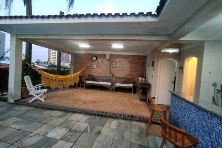 Sobrado à venda com 4 quartos, sendo 2 suítes, em Vila Paulicéia, São Paulo, SP