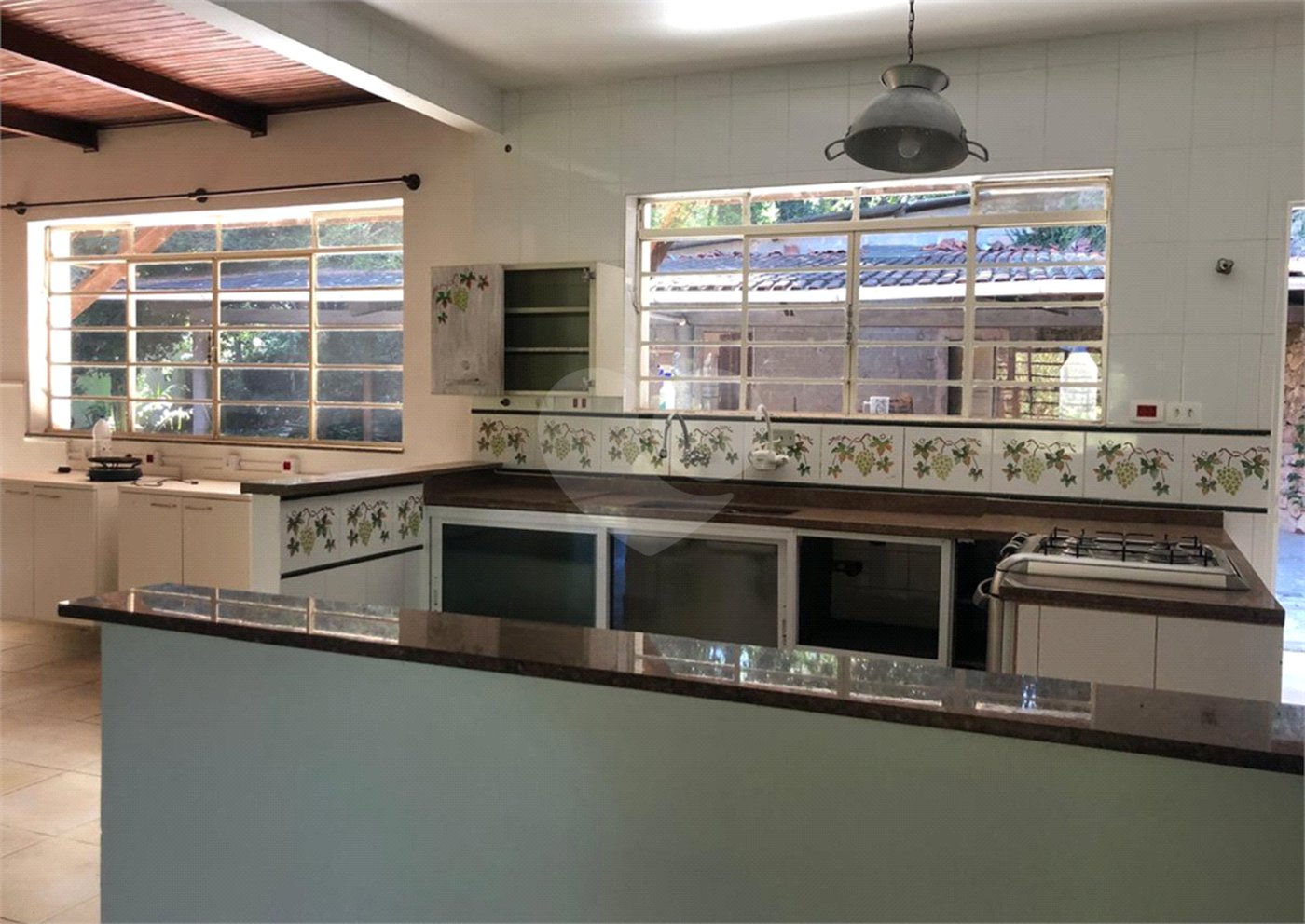 Casa à venda com 5 quartos, sendo 3 suítes, em Serra da Cantareira, Mairiporã, SP