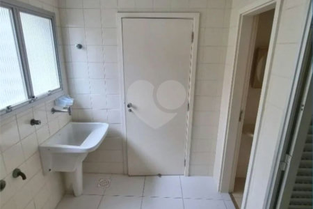 Apartamento à venda com 3 quartos em Pitangueiras, Guarujá, SP