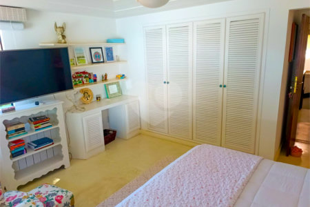 Casa à venda com 5 quartos, sendo 4 suítes, em Manguinhos, Armação dos Búzios, RJ