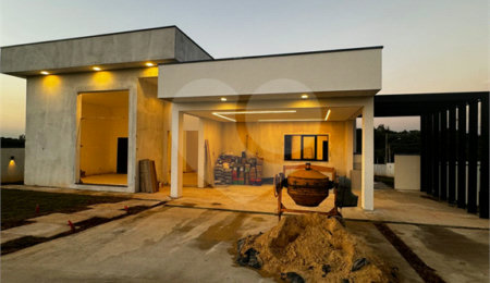 Casa à venda com 3 suítes no condomínio Vilagio Ipamena 2, Araçoiaba da Serra - SP
