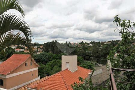Casa à venda com 4 quartos, sendo 2 suítes, em Jardim Leonor, São Paulo, SP