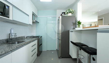 Apartamento à venda com 3 quartos, sendo 1 suíte,  em Jardim Parque Morumbi, São Paulo, SP