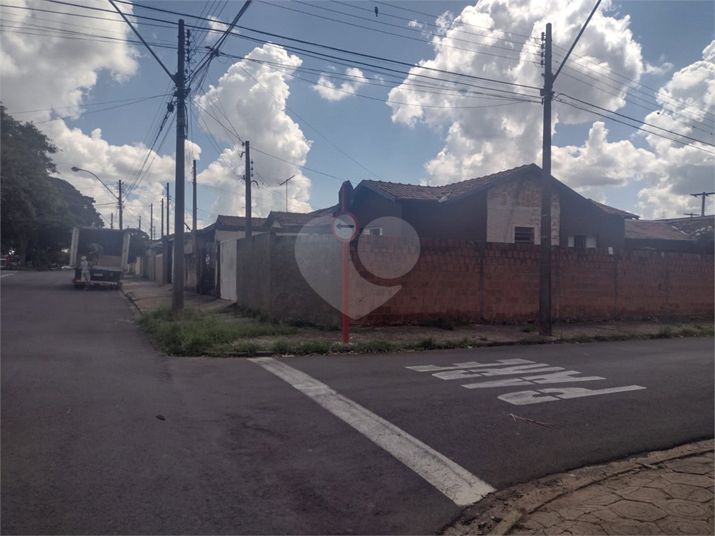 Vende-se terreno com 2 casas no Vila Boa Vista I