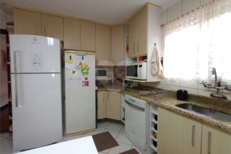 Sobrado à venda com 4 quartos, sendo 1 suíte,  em Jardim Prudência, São Paulo, SP