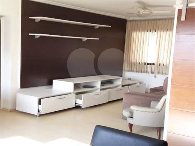 Apartamento à venda com 2 quartos, sendo 1 suíte,  em Moema, São Paulo, SP