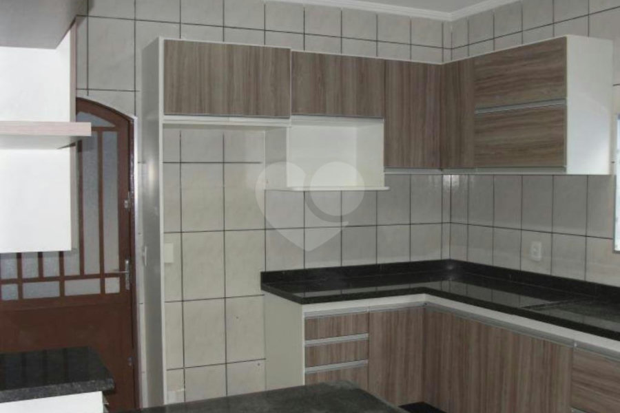 Sobrado à venda com 3 quartos, sendo 1 suíte, em Tremembé, São Paulo, SP