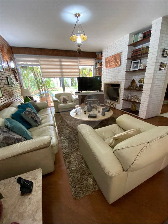 Casa à venda com 4 quartos, sendo 1 suíte,  em Vila Oliveira, Mogi das Cruzes, SP