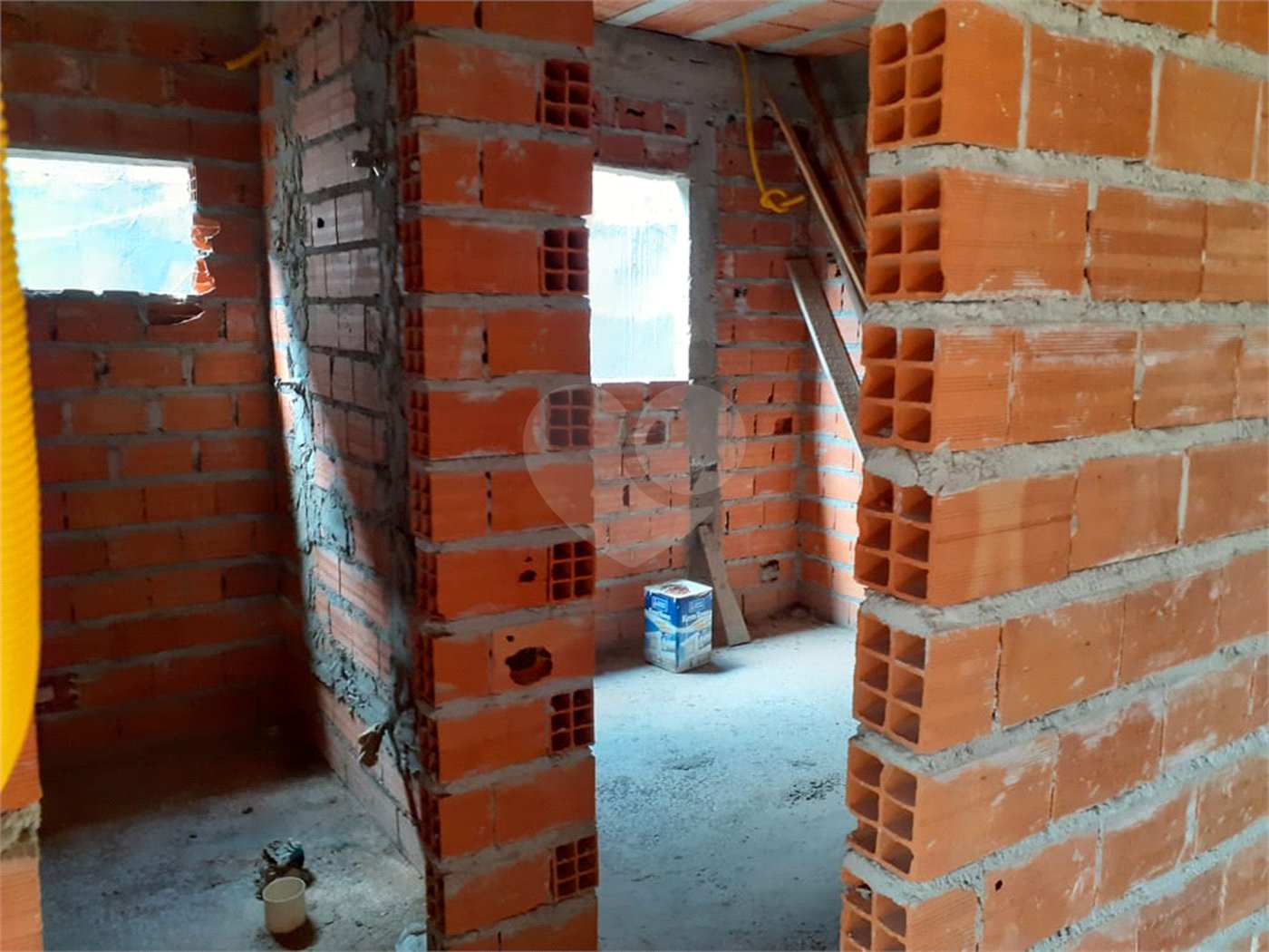 Sobrado à venda com 5 quartos, sendo 1 suíte, em Jardim Cumbica, Guarulhos, SP