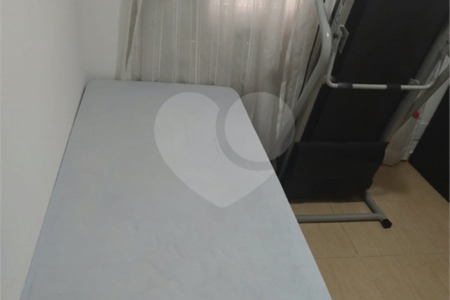 Casa à venda com 2 quartos, sendo 1 suíte, no condomínio Residencial Karen, São Paulo - SP