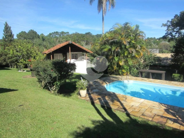 Casa à venda com 3 suítes no condomínio Associação Reserva das Hortênsias, Mairiporã - SP