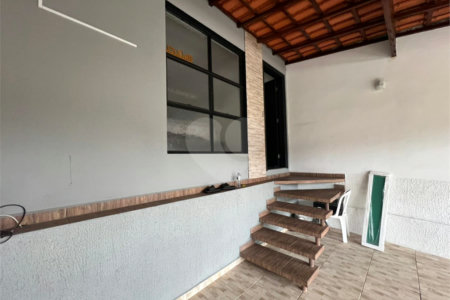 Sobrado à venda com 3 quartos, sendo 1 suíte, em Lopes de Oliveira, Sorocaba, SP