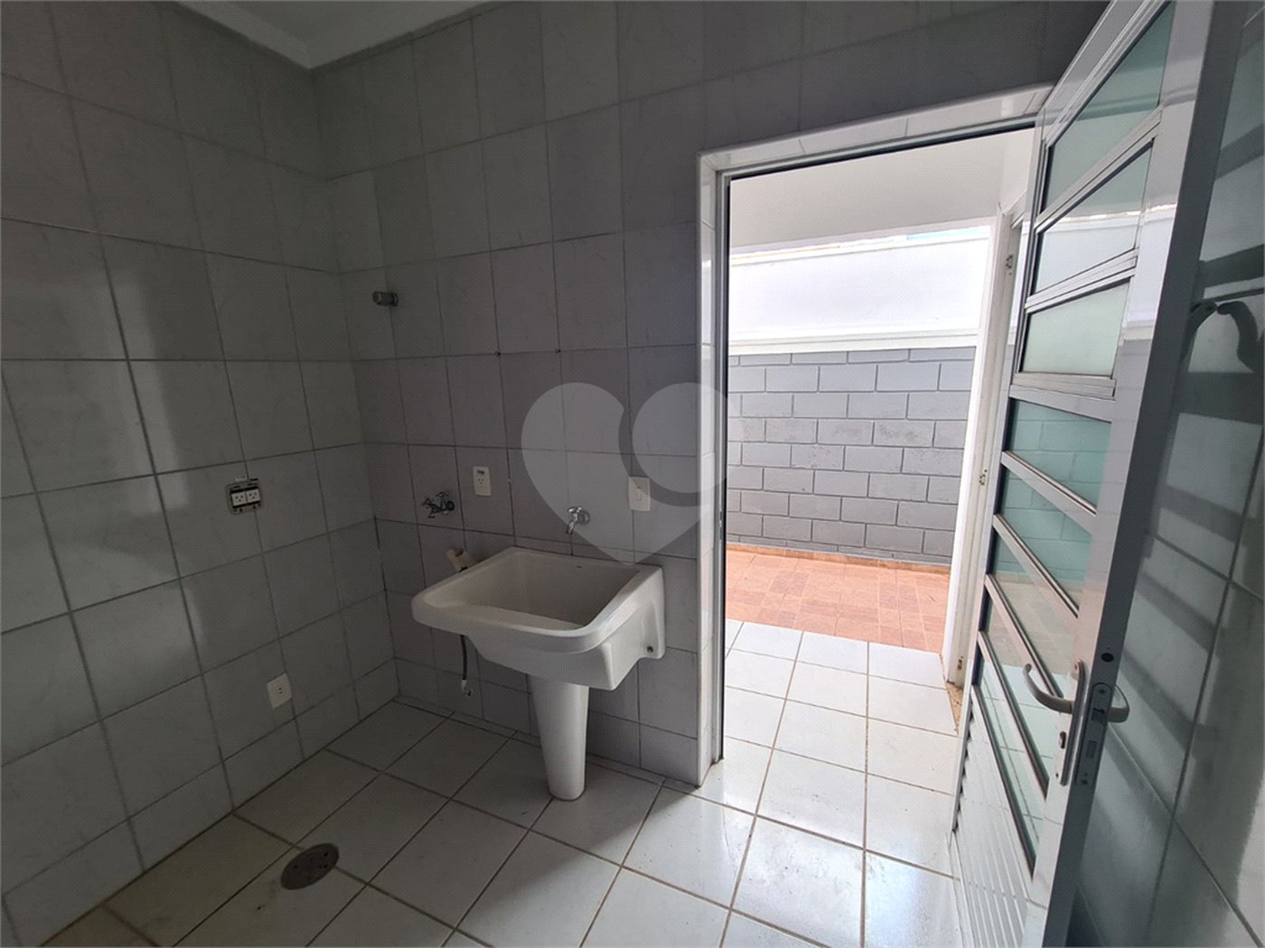 Casa à venda com 3 quartos, sendo 2 suítes, no condomínio Terras de São Francisco, Vinhedo - SP