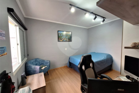 Casa à venda com 3 quartos, sendo 1 suíte, no condomínio Villaggio Tronchim, São Paulo - SP