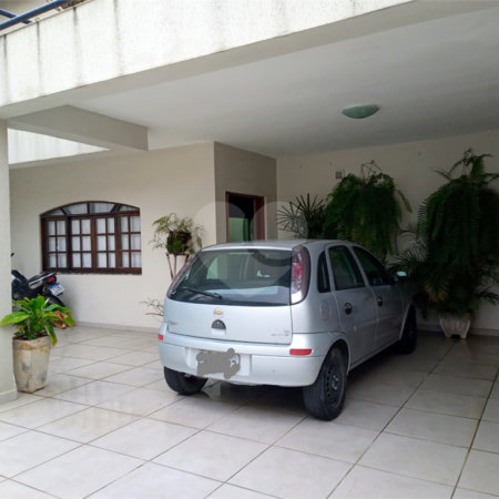 Sobrado à venda com 3 quartos, sendo 1 suíte, no Centro, Biritiba-mirim, SP