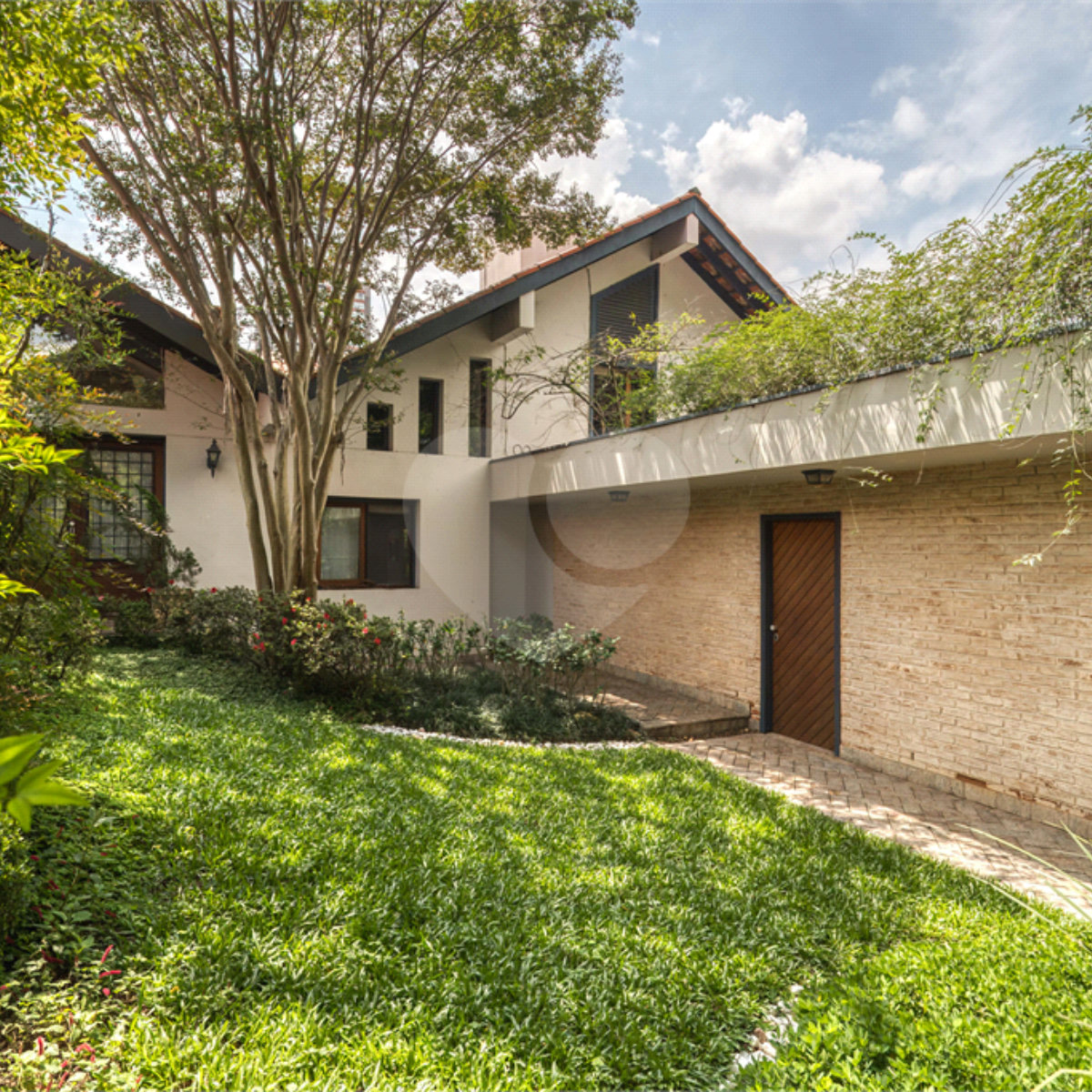 Sobrado à venda com 4 quartos, sendo 2 suítes, em Alto da Boa Vista, São Paulo, SP