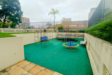 Apartamento na Saúde - 2 quartos com 1 suíte, varanda e 2 vagas
