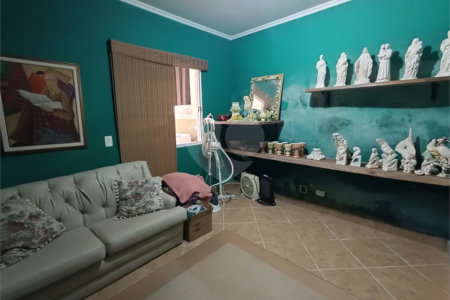 Casa à venda com 4 quartos, sendo 3 suítes, no condomínio Patrimônio do Carmo, São Roque - SP