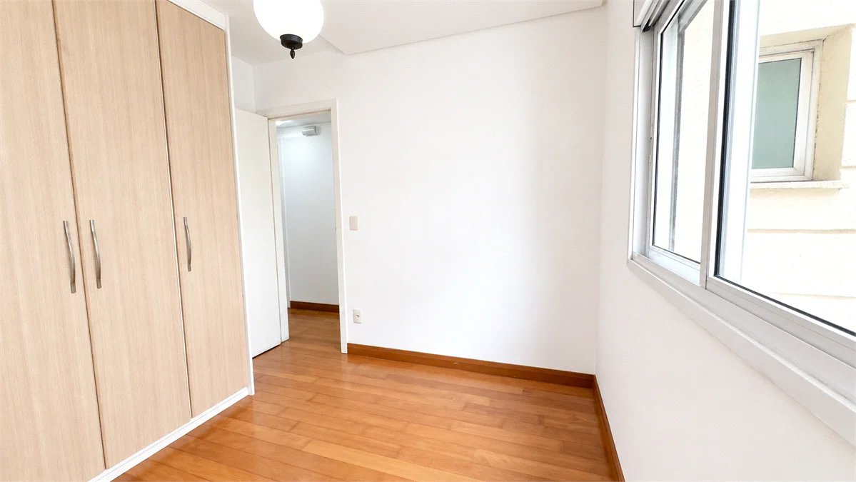 Apartamento à venda com 3 quartos, sendo 1 suíte, em Jardim das Acácias, São Paulo, SP