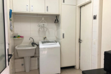 Casa à venda com 4 quartos, sendo 2 suítes, no condomínio Sunríse, São Paulo - SP