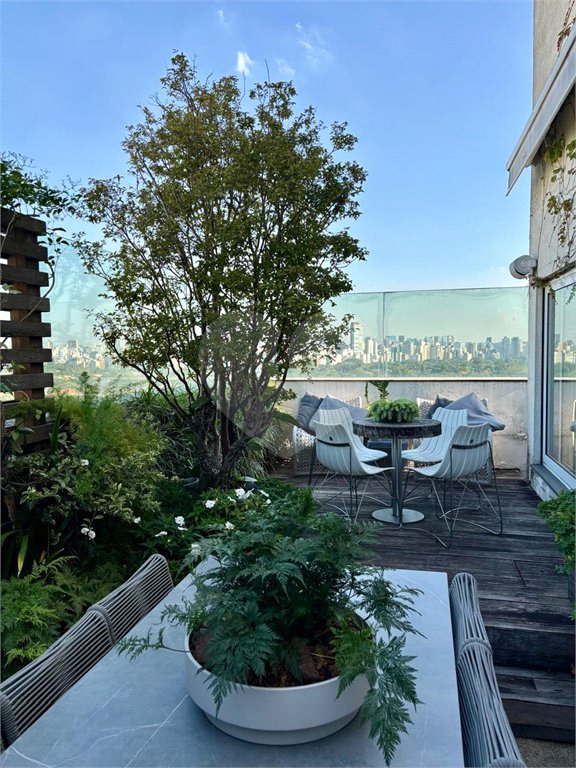 Apartamento à venda com 3 quartos, sendo 1 suíte, em Cerqueira César, São Paulo, SP