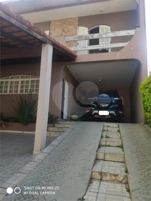 Sobrado à venda com 4 quartos, sendo 1 suíte, em Chácara Jafet, Mogi das Cruzes, SP