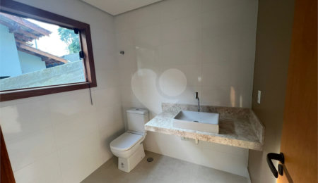 Sobrado à venda com 3 quartos, sendo 1 suíte, em Serra da Cantareira, Mairiporã, SP