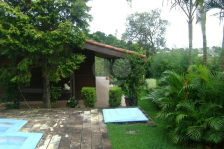 Casa à venda com 3 quartos, sendo 1 suíte, no condomínio Estância Marambaia, Vinhedo - SP