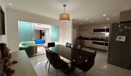 Duplex à venda com 1 quarto, sendo 3 suítes,  em Taperapuan, Porto Seguro, BA