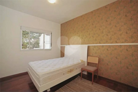 Casa à venda ou para alugar com 5 quartos, sendo 3 suítes, no condomínio Villa Florida, São Paulo - SP