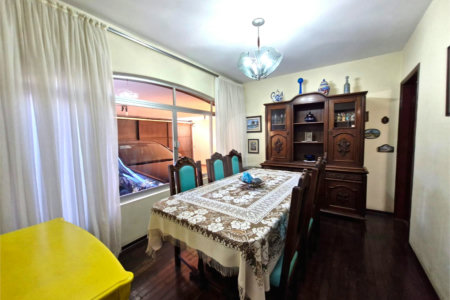 Casa à venda com 4 quartos, sendo 1 suíte, em Alto da Boa Vista, São Paulo, SP